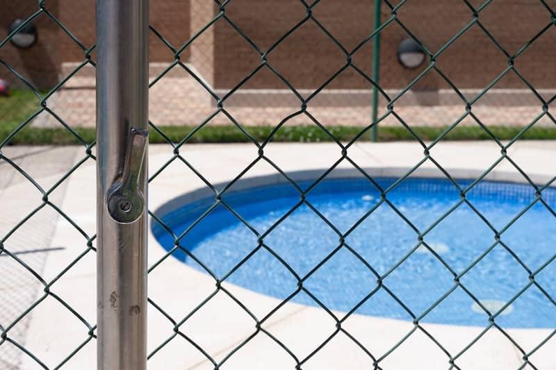 Pool Cage Replacement vs. Rescreening in Florida